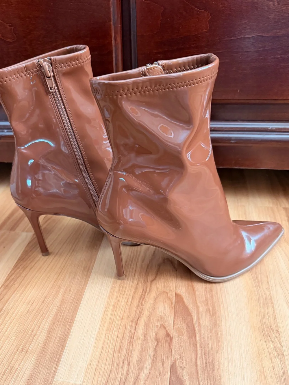 Women's Patent Pointed-Toe Ankle Boots in Brown👢